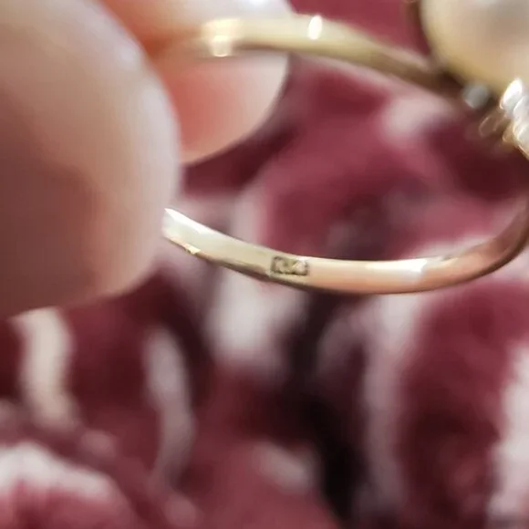 Pearl Ring 14k Yellow Gold5.5mm Pearl Totel Weight 1.5 grams sz 6.75